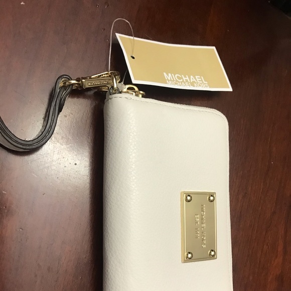 Wristlet - Picture 2 of 2